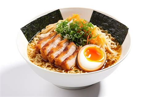  Hakata Ramen: เติมความหอมกลมกล่อมด้วยน้ำซุปกระดูกหมู และสัมผัสความเหนียวนุ่มของเส้นราเมนอย่างลงตัว!